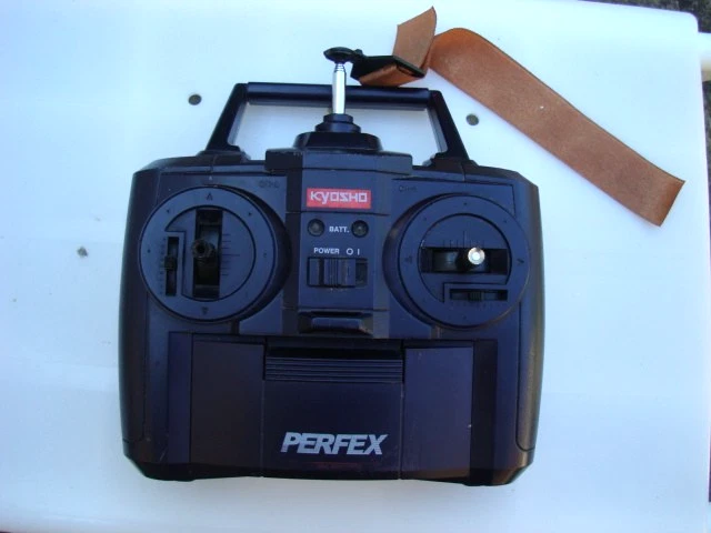 VINTAGE KYOSHO PERFEX RC TRANSMITTER, 27Mhz, 2 CHANNEL, WITH INSTRUCTION MANUAL - Image 2 of 4