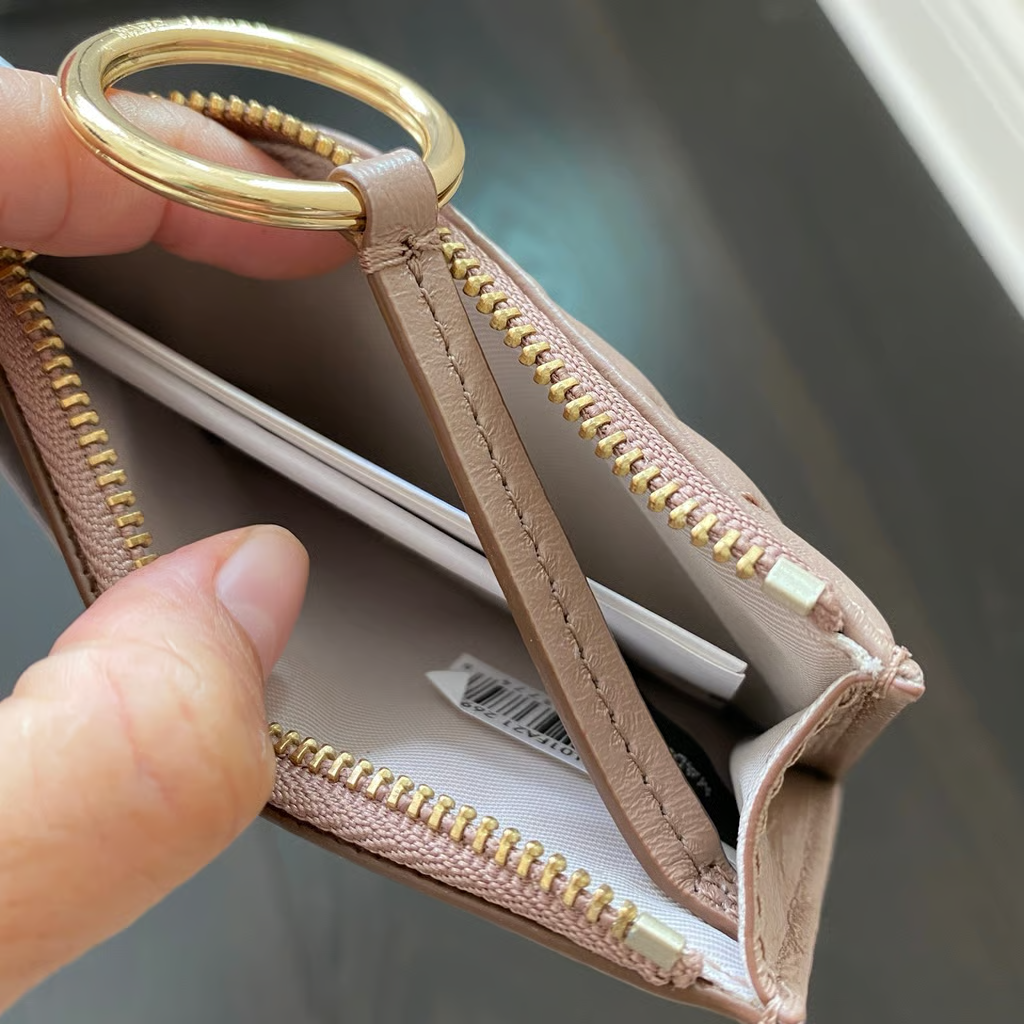 Marc Jacobs THE GLAM SHOT TOP ZIP WALLET in Dusty Beige