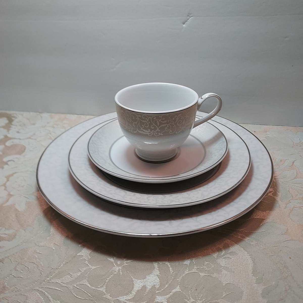 Mikasa Parchment Fine China 4- Piece Place Setting UK