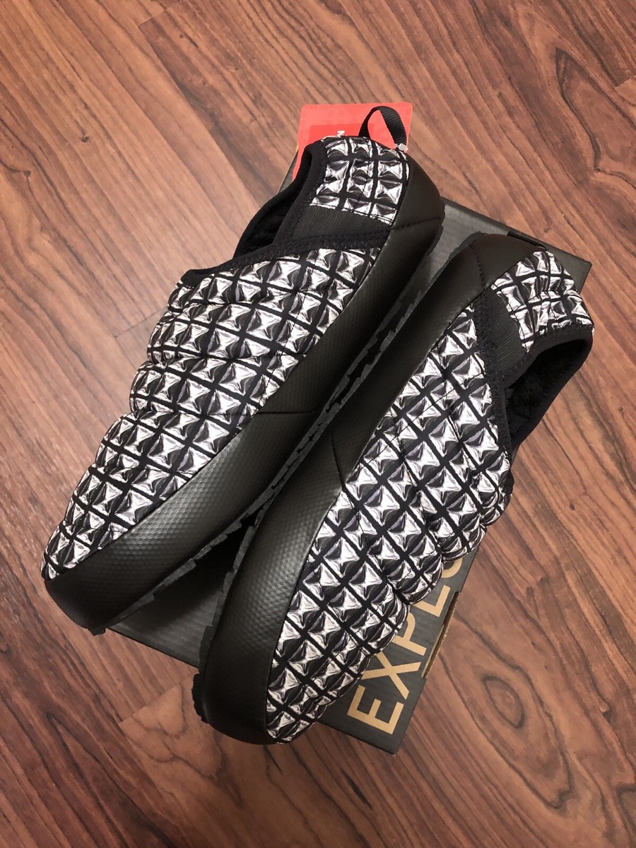 靴 Supreme/The North Face Traction MuleRed Supreme The North Face Studded Traction Mule (SS21) - $98