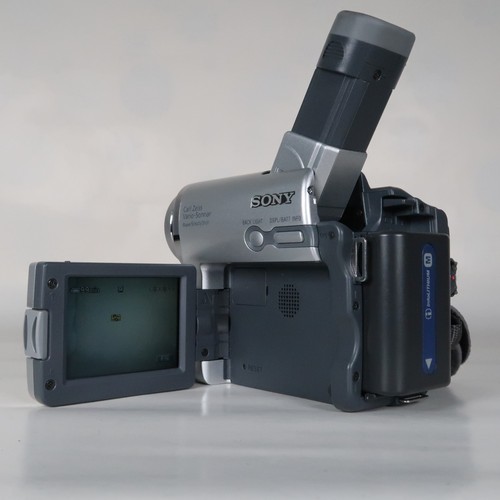 Sony DCR-HC14E Camcorder Mini DV + Charger, Case, Manual, Stand & New Cassettes - Picture 11 of 22