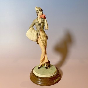 【中古】イタリア製 V.Tessaro 女性像 フィギュリン酸 高さ33cm 中古】イタリア製 V.Tessaro 女性像 フィギュリン酸 高さ33cm 中古