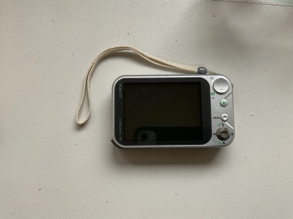 Sanyo Xati VPC-E6EX Digitalkamera Silber - Bild 2 von 3