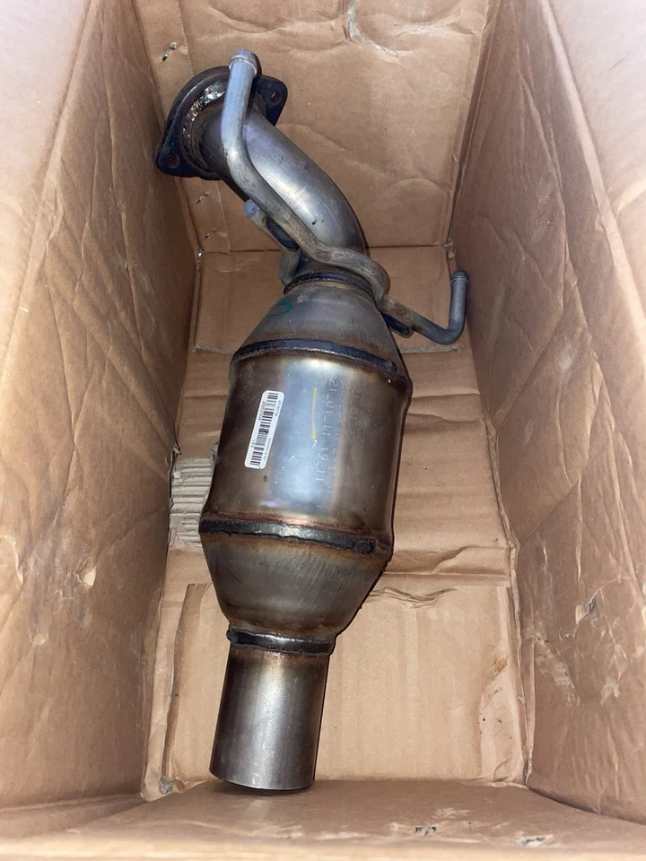Genuine GM Warm Up Three-Way Catalytic Converter 42725665 NEW!!🫡 - Image 2 of 4