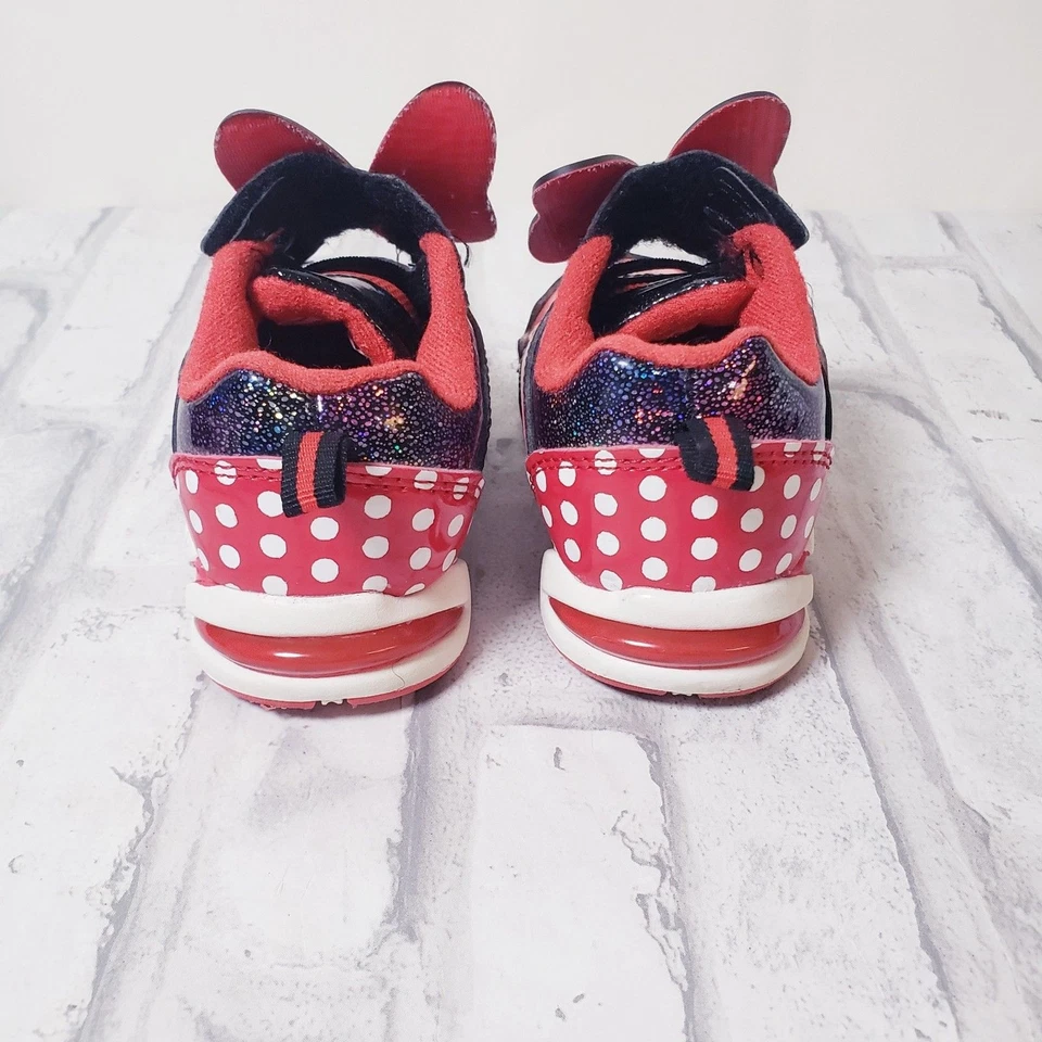 Tenis iluminados Disney Minnie Mouse para niñas Foto 4 de 4