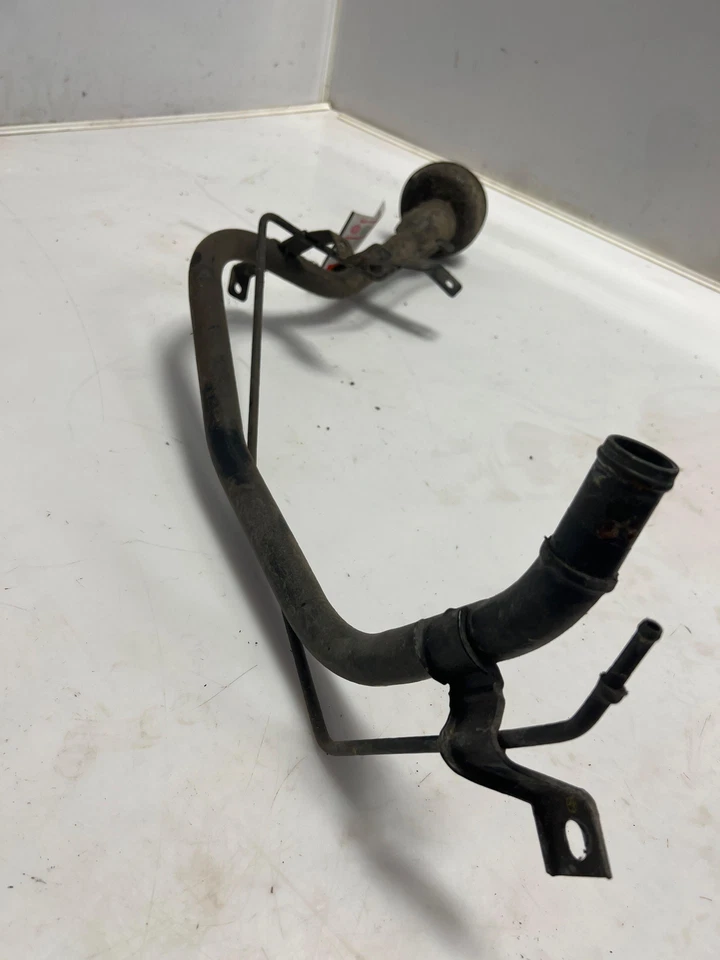 Nissan 350Z 2003-2009 conjunto de cuello de llenado de combustible genuino OEM 17221EY80B Foto 3 de 3