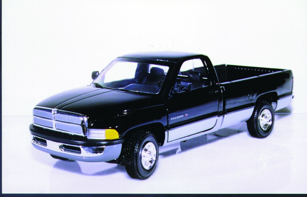 マイスト　Dodge Ram Pickup1995 American Muscle 1/18 Scale 1995 DODGE RAM 2500 SLT”Black