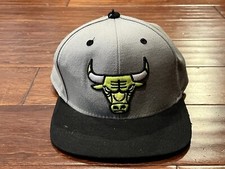 Adidas NBA Chicago Bulls Basketball Gray Black Adult O/S Snap Back Baseball Hat