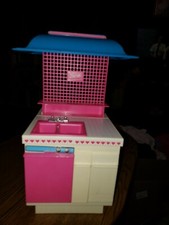 VINTAGE 1984 MATTEL BARBIE DREAM KITCHEN 9119