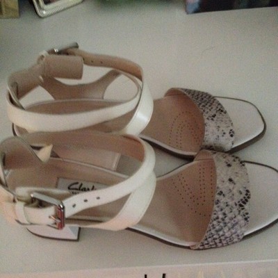 clarks narrative sandals