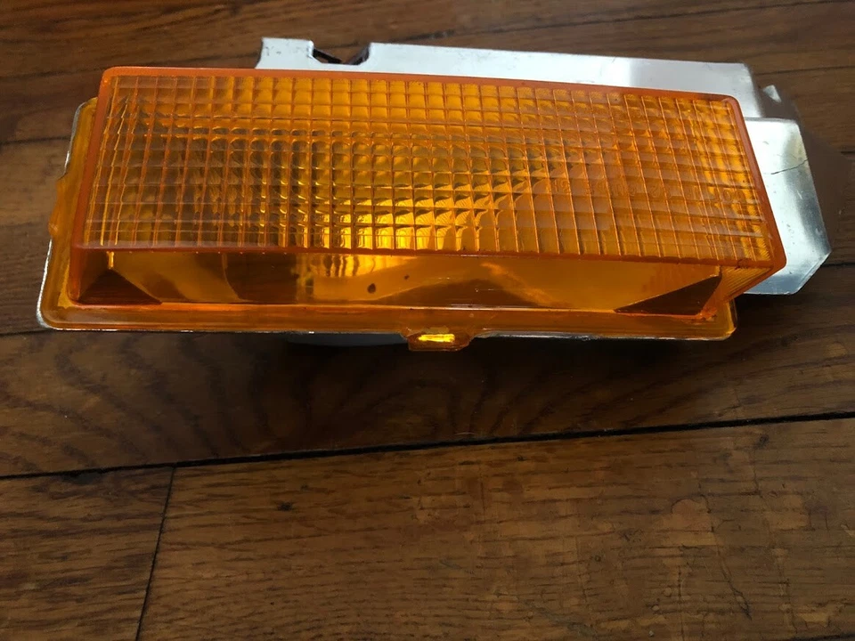 Lâmpada de estacionamento NOS GM GUIDE 1992-1995 Oldsmobile 88 LS LSS lente de seta - Imagem 3 de 4