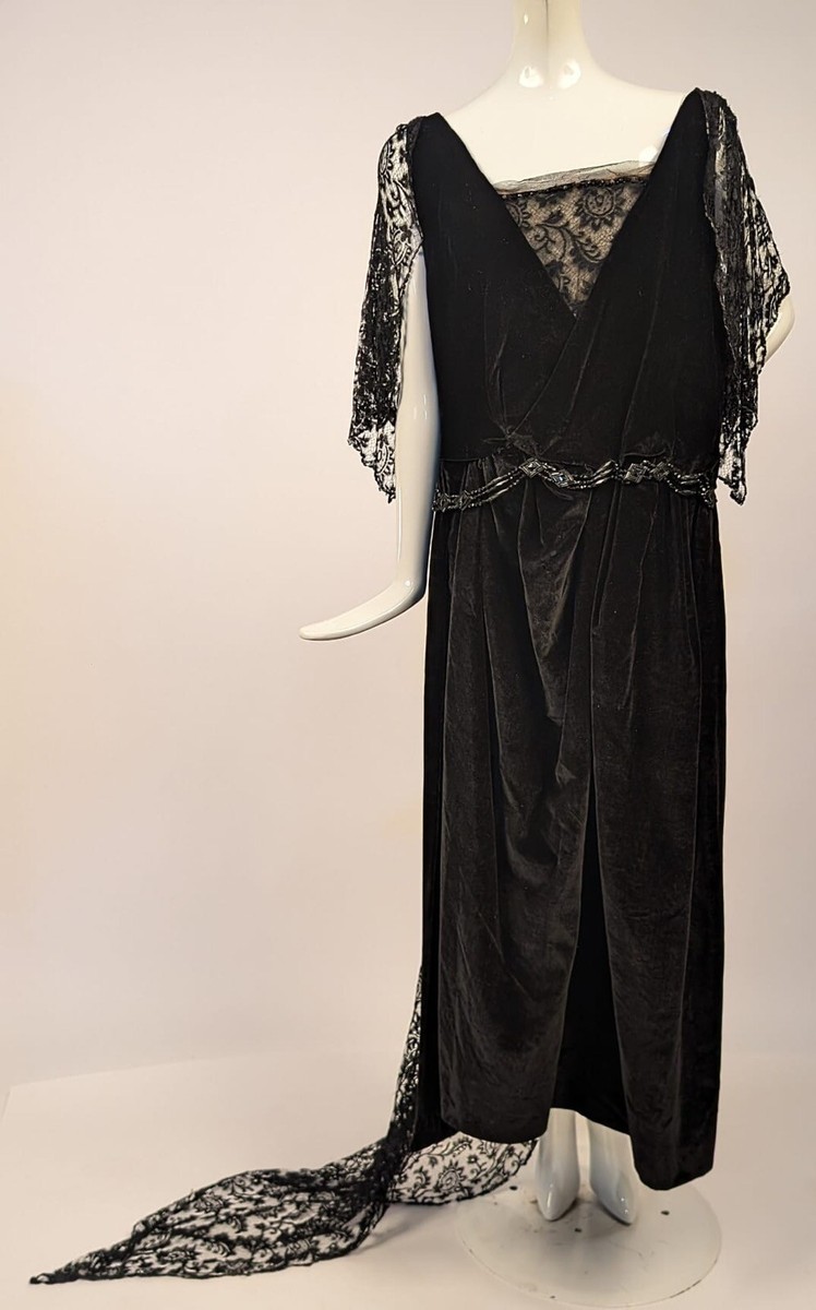 EDWARDIAN BLACK VELVET + LACE EVENING DRESS W JET BELTING + LONG LACE TRAIN | eBay EDWARDIAN BLACK VELVET + LACE EVENING DRESS W JET BELTING + LONG LACE TRAIN | eBay