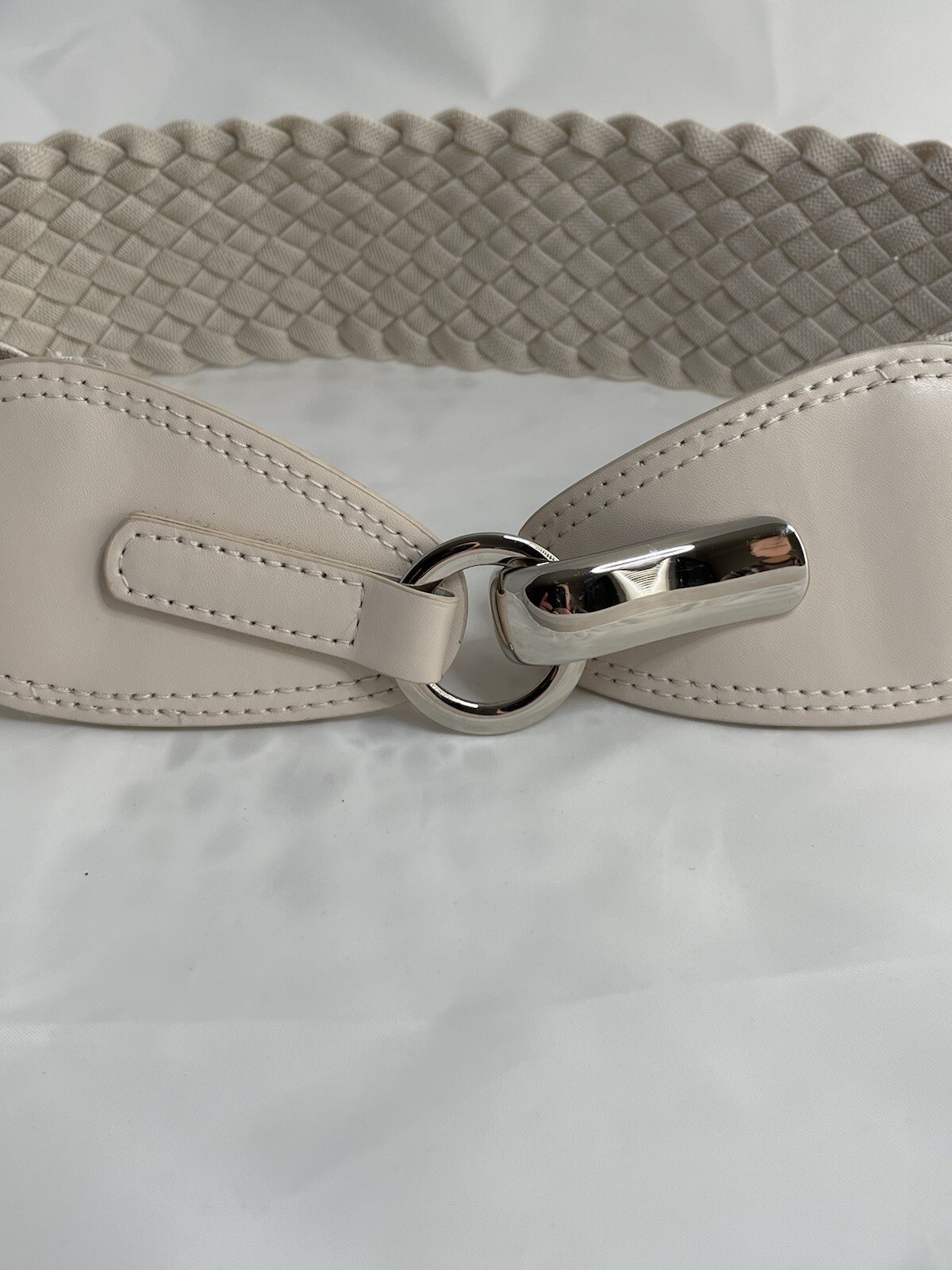 Kohl’s Stretch Ladies Cream Braided Belt Med/Large Faux Leather Silver