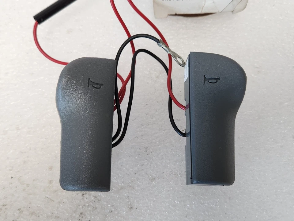 Nuevo de Lote Antiguo GM 1988-93 Pontiac Firebird Grand Prix Bonneville Botones de Bocina 17989204 Foto 3 de 4