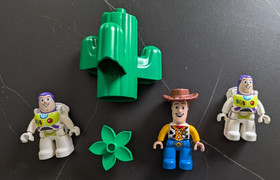 LEGO DUPLO 5659 The Great Train Chase FIVE an extra parts!