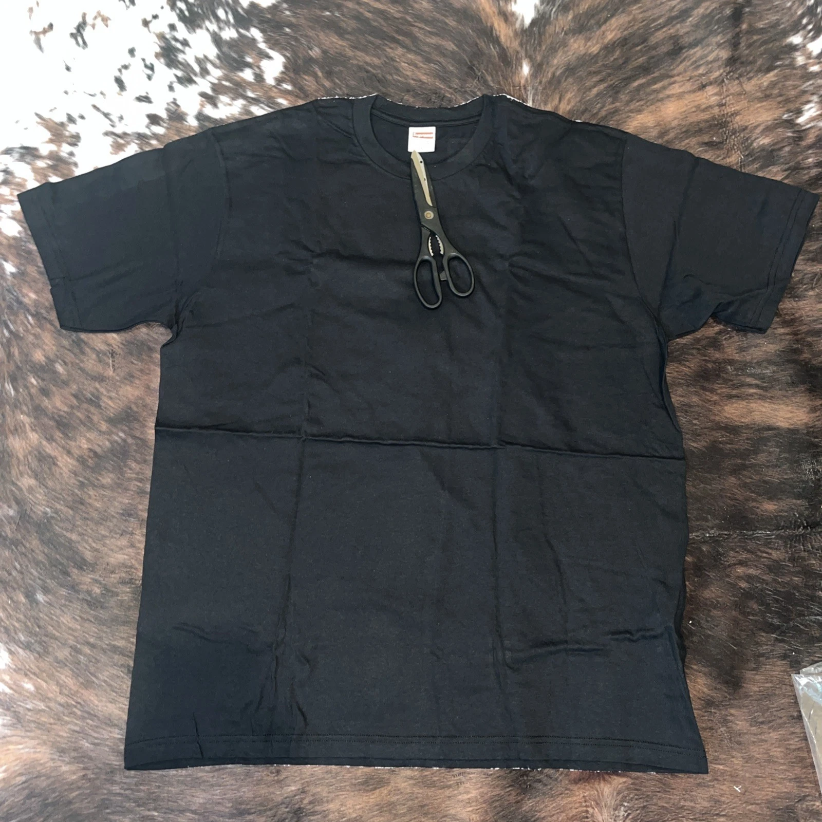 TEE SHIRT NOIR SUPREME SAULE XL FW24 rare épuisé imprimé partout homme