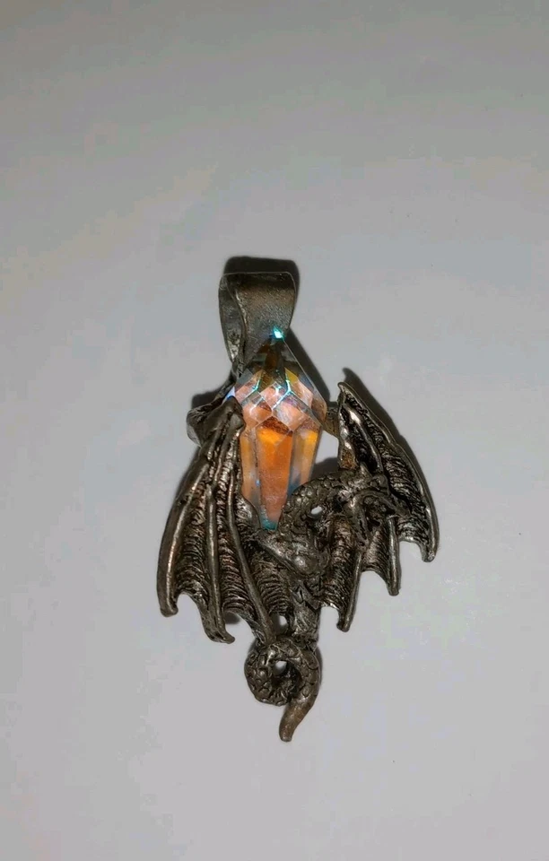 Collar colgante de peltre dragón con joyas de fantasía de cristal Foto 2 de 4