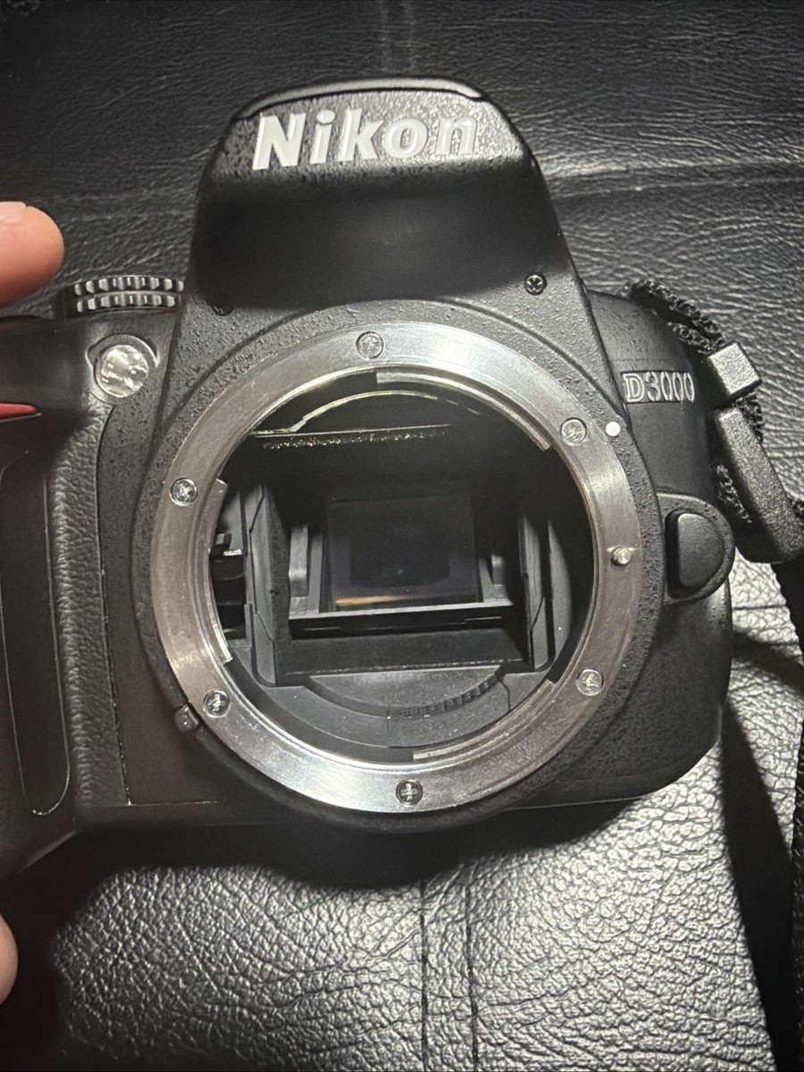 Nikon D3000 Digital SLR Camera w/ AF-S DX NIKON 18-55mm Lens +