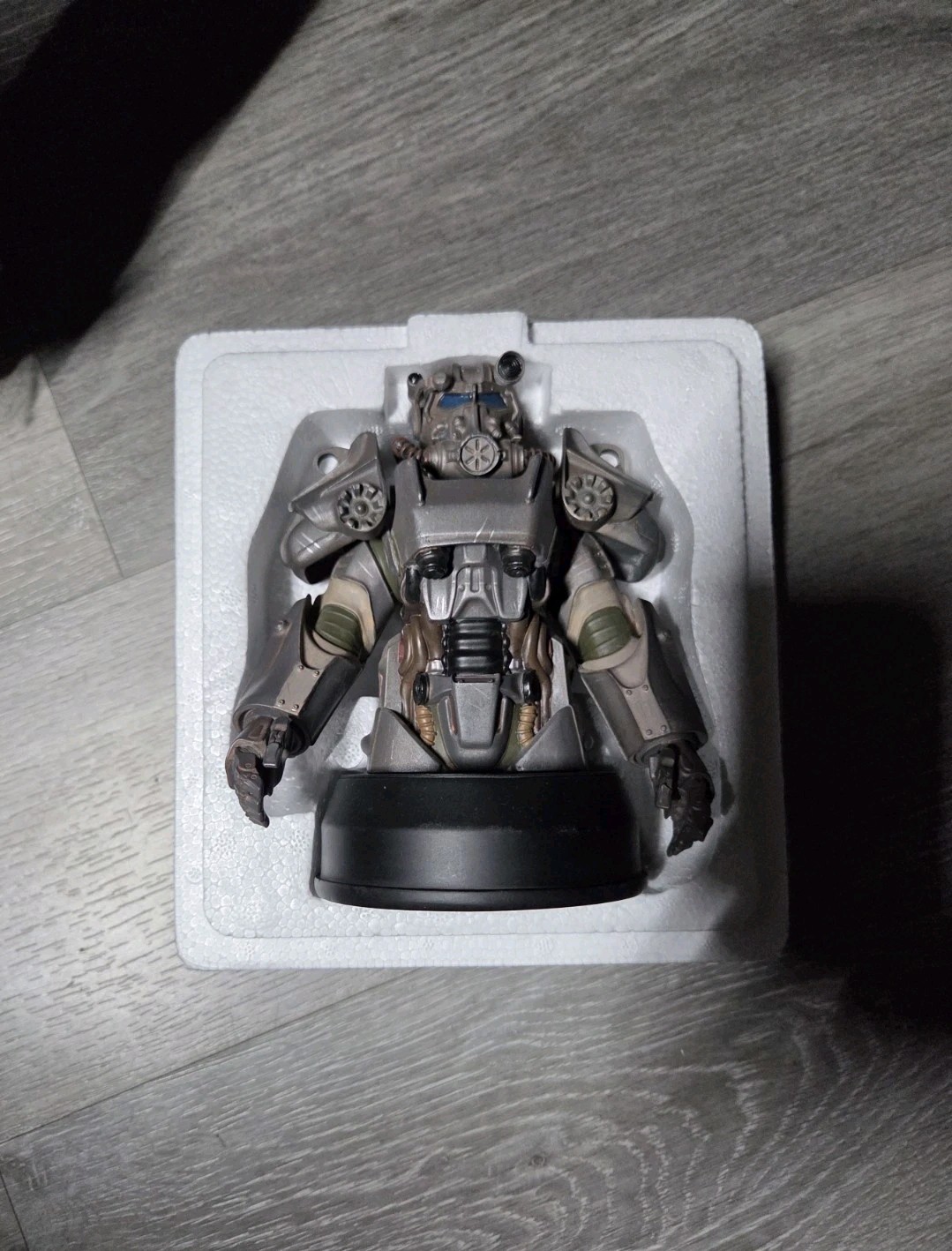 Thinkgeek Fallout 4 T-60 Power Armor Bust 6.5" Poly Resin Statue Figure Bethesda