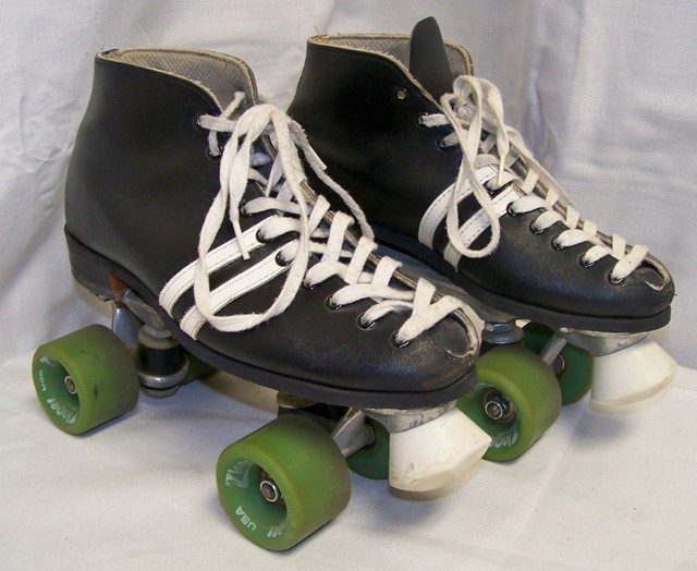 Riedell Dart Quad Roller Derby Speed Skates Black w/ Red Wheels & 2