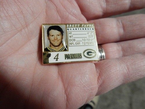 RARE Brett Favre pin 2002 nfl players inc (NFLP) EXC! 1.25" x 1" - Picture 4 of 7