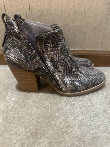 Jeffrey Campbell Women’s Snakeskin Pull On Booties Size 9.5