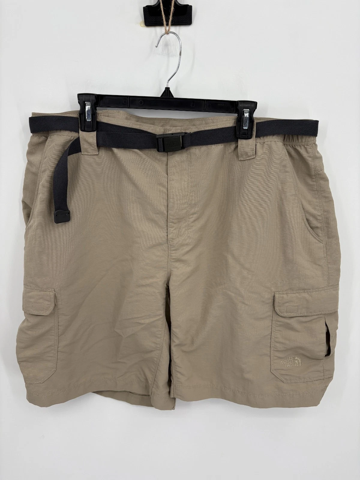 North Face Men's Beige Nylon Cargo Belted Hiking Shorts, XXL, 40, 9" Inseam