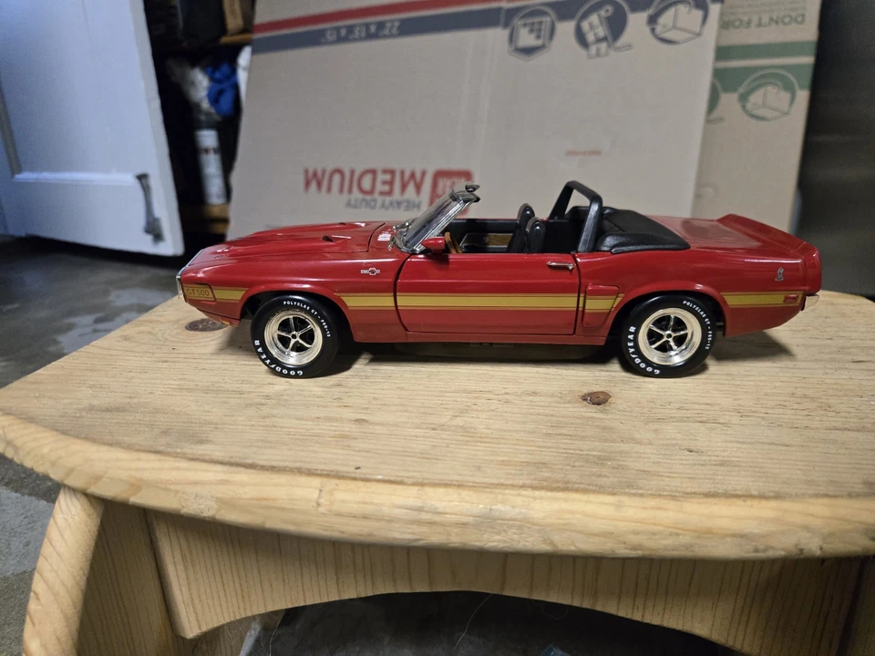 Ford Mustang Shelby GT500 1969 modelo de coche convertible rojo escala 1 18 vintage Foto 2 de 4