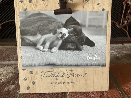 DaySpring Wood & Metal Farmhouse Photo Clip Easel Faithful Friend Photo Frame - Picture 3 of 6