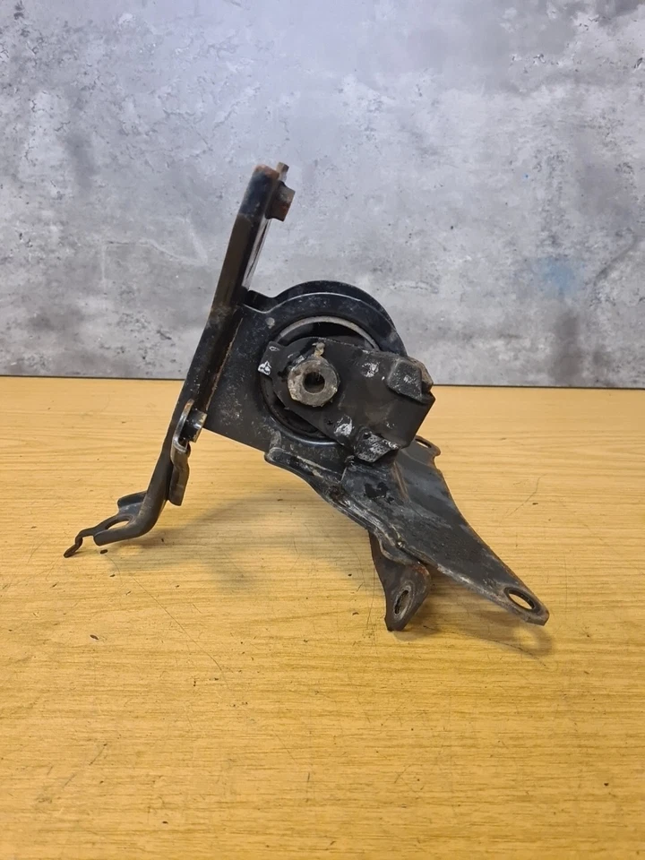 2016 TOYOTA YARIS MK3 1.3 PETROL 1NRFE PASSENGER FRONT ENGINE TOP MOUNT - Image 3 of 4