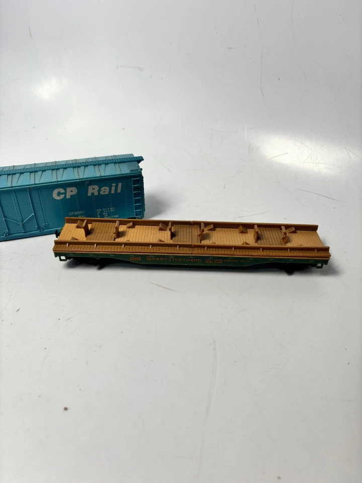 Lot 3 Tyco Mantua Northern HO Flat Car GN 42953, CP Rail 56767 Blue, CB&O 300747 - Image 3 of 4