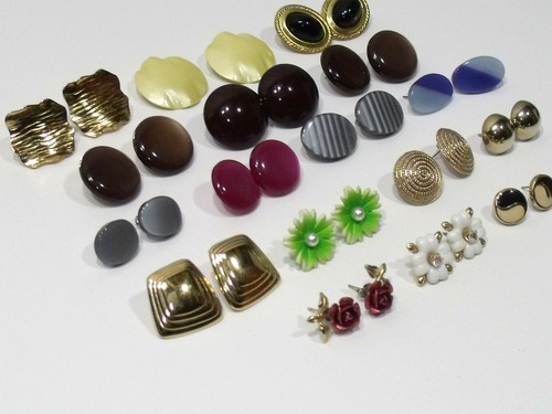 Lote surtido vintage de 17 pares de pendientes perforados - Imagen 3 de 10