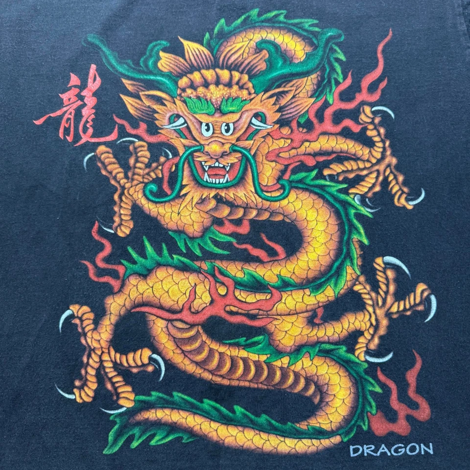 Camisa Vintage Y2K Chinesa Dragão Grunge Streetwear Skatista Gola Redonda - Tamanho Grande - Imagem 2 de 4