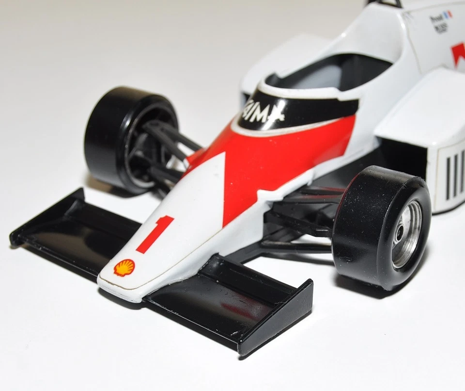 Burago 6106 McLaren MP4/2 Alain Prost F1 scala 1:24 made in Italy anni 80 - Immagine 4 di 4
