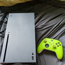 XBOX SERIES X 1TB - CONTROLLER AND WIRES INCLUDED