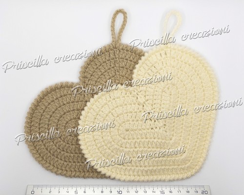 Coppia di presine cucina in lana fatte a mano all'uncinetto - Cuore Shabby - Foto 1 di 4