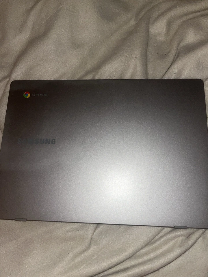 Samsung Chromebook XE310XBA - Silver - Image 2 of 4