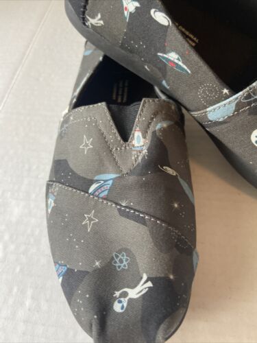 Rare Toms Out If This World Men's Shoes Size 8.5 Alien/Space EUC - Imagen 3 de 10