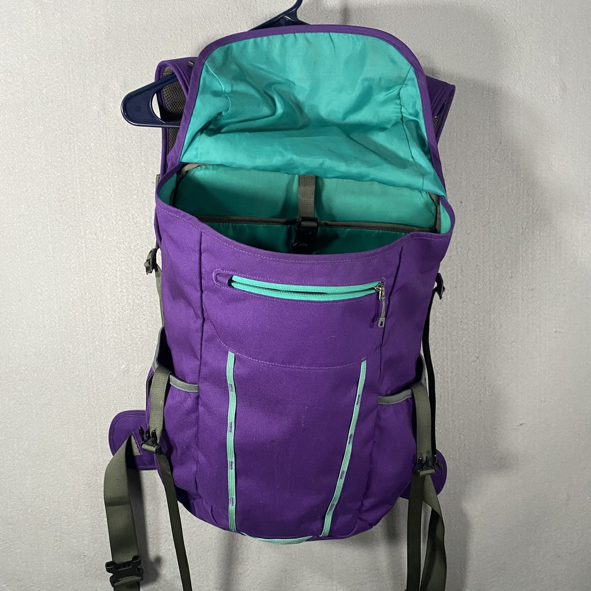 Patagonia Critical Mass 22L Daypack Backpack School Bag Laptop Sleeve Purple Patagonia Critical Mass 22L Daypack Commuter Backpack Bag  main image 2