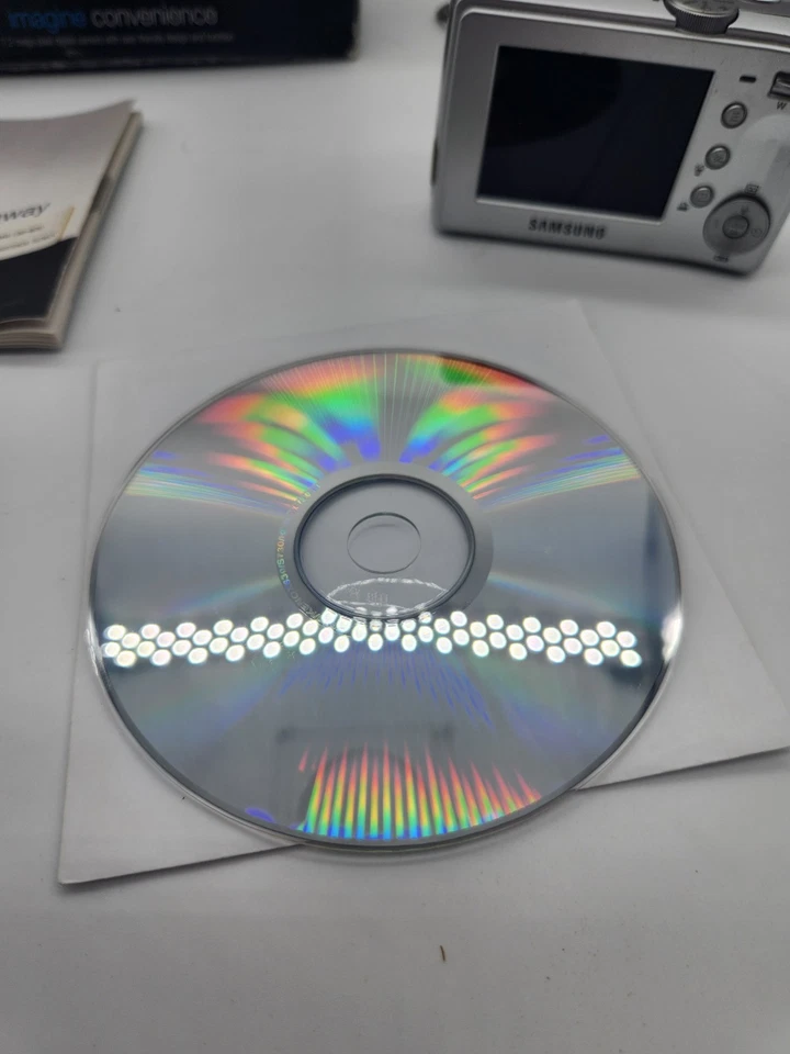 Cámara digital Samsung S730 plateada, 7,2 MP. Foto 4 de 4