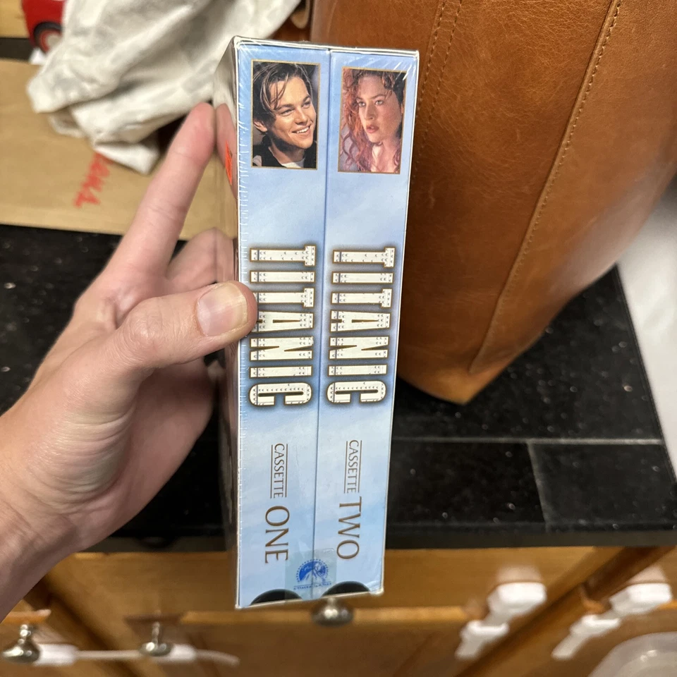 Titanic VHS Sealed 1997 RARE 2 Cassettes 334813 - Image 4 of 4