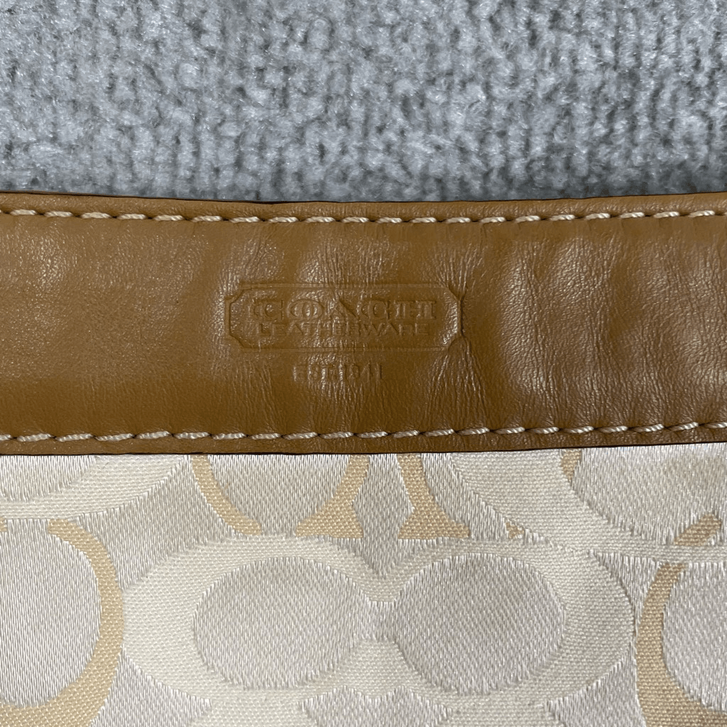 Coach Vintage Y2k Zoe Cream Signature Logo Mini Hand Bag Coach Vintage Y2k Zoe Cream Signature Logo Mini Hand Bag