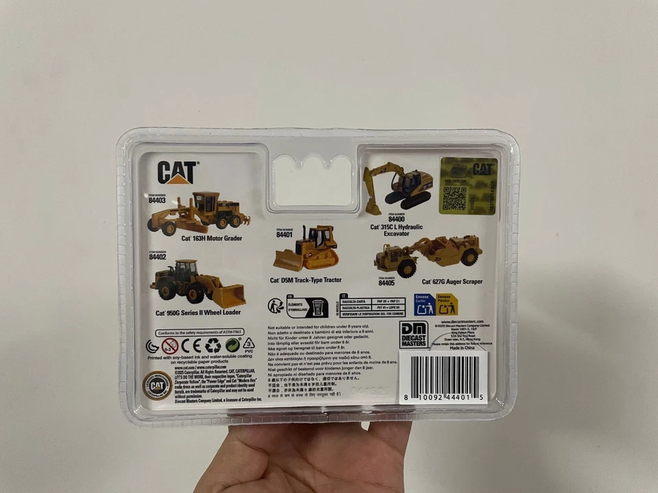 DieCast Masters Cat D5M Track-Type Tractor 1/87 Scale Metal Model Toy DM 84401 - Image 2 of 2