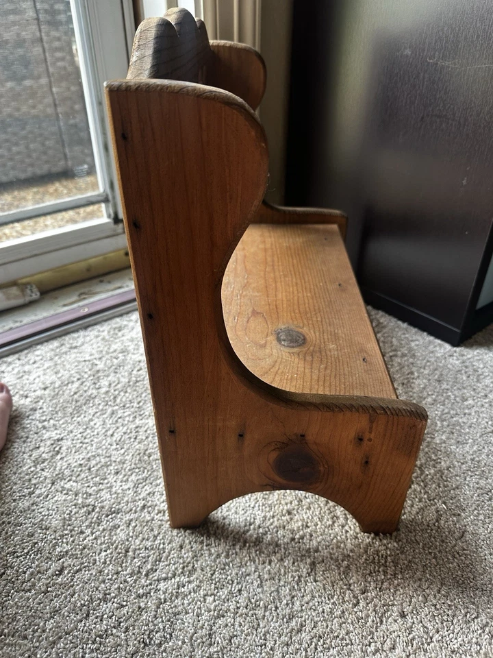 Винтажная маленькая коричневая скамья ручной работы из массива дерева в форме сердца для сельской фермы ребенка ясельного возраста / детей - Изображение 2 из 4