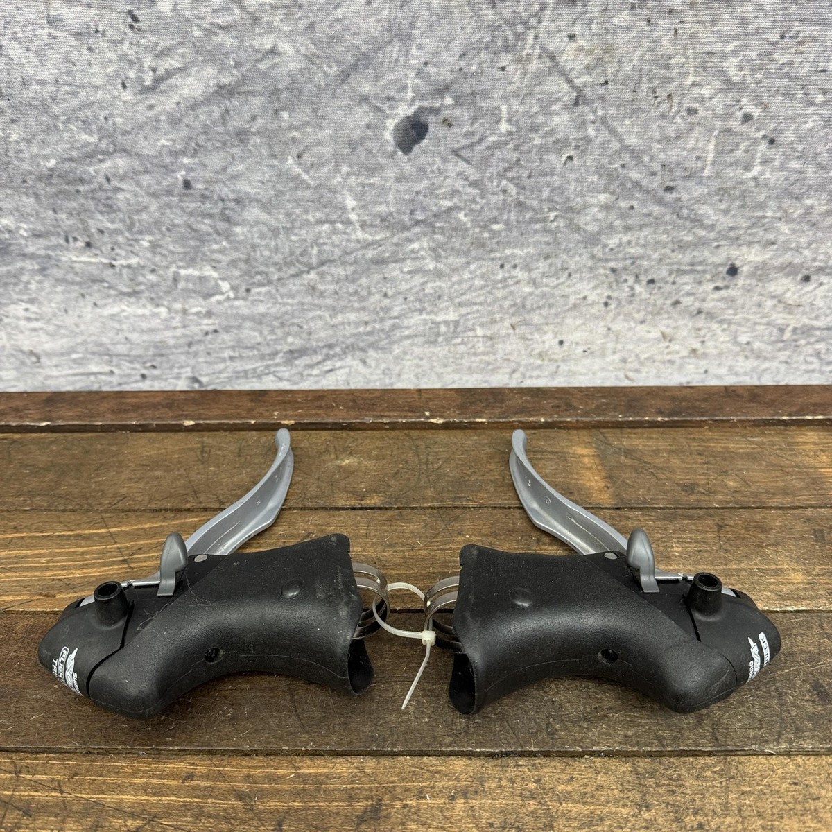 Shimano Sora ST-3300 ST-3303 3x8 STI Shifters Brake Levers Flight
