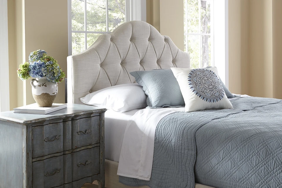 Pulaski Mason Todo en 1 Completamente Tapizado Tuft Sillín Cama, Queen Foto 3 de 3