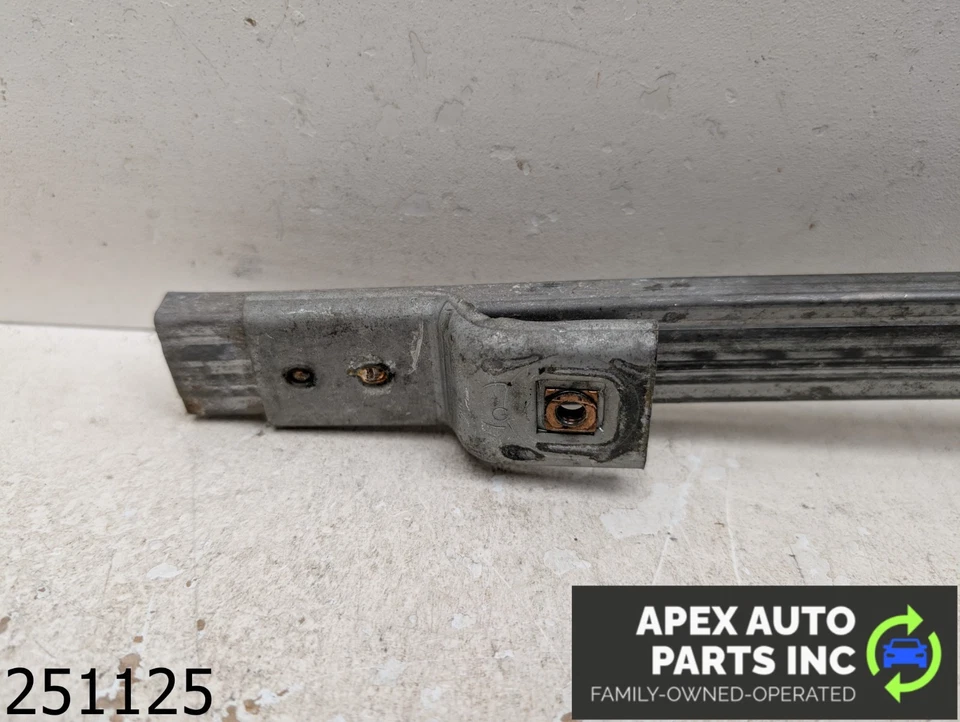 OEM 1979 Chevrolet El Camino 3.9L Power Window Regulator Door Guide Track Foto 4 de 4