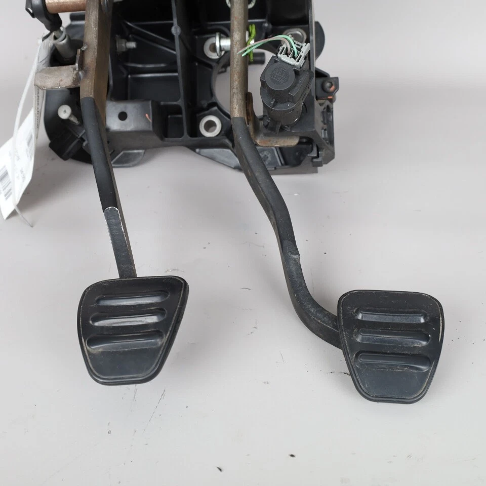 Ford Mustang 2006-2009 embrague pedal de freno transmisión manual K850K2450 OEM usado Foto 3 de 4