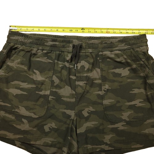 Athleta Womens 24 Green Gray Camouflage Camo Farallon Shorts Outdoor Hunt Hike - Picture 9 of 12