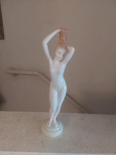 BATHING BEAUTY FIGURINE - Picture 4 of 9